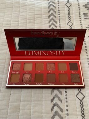 LuminosityTrend Beauty Makeup